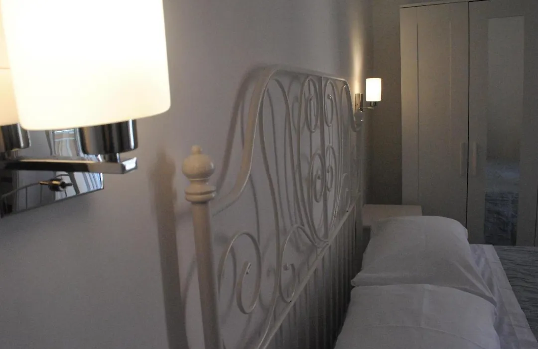 Mareluna Rooms-1
