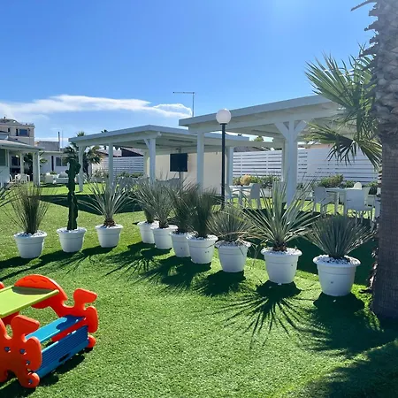 Aurora Beach & Suite-2